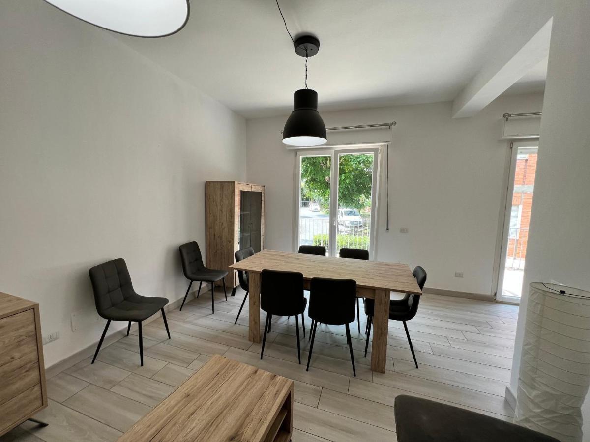 I Lecci Villa Livorno Buitenkant foto